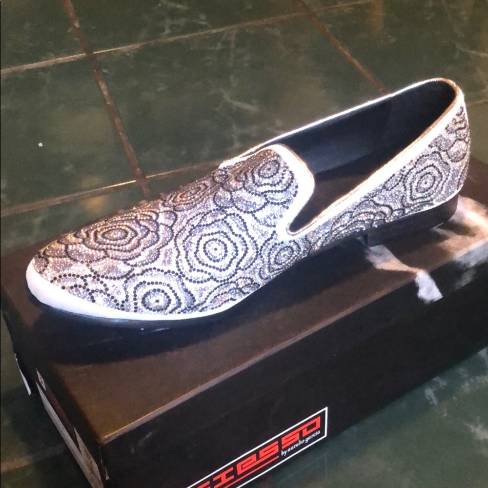 Shimmering Shoes - Picture 4 of 6